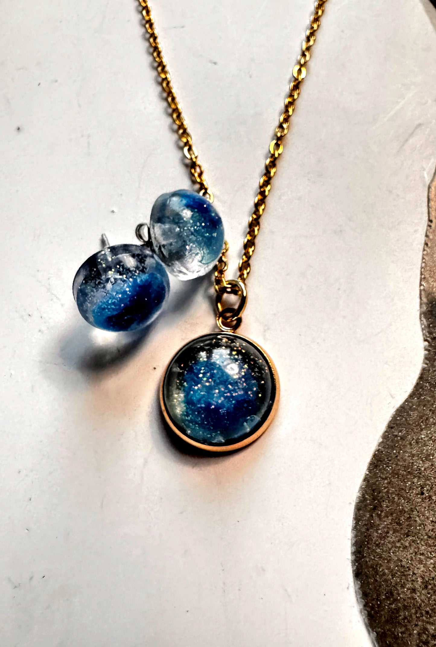 Blue & white dazzle set