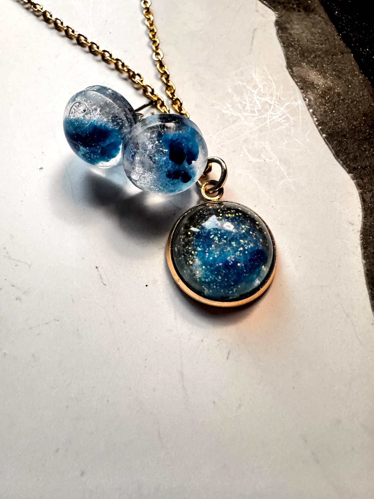 Blue & white dazzle set