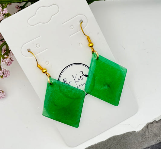Emerald diamond-shaped gold dangle earrings