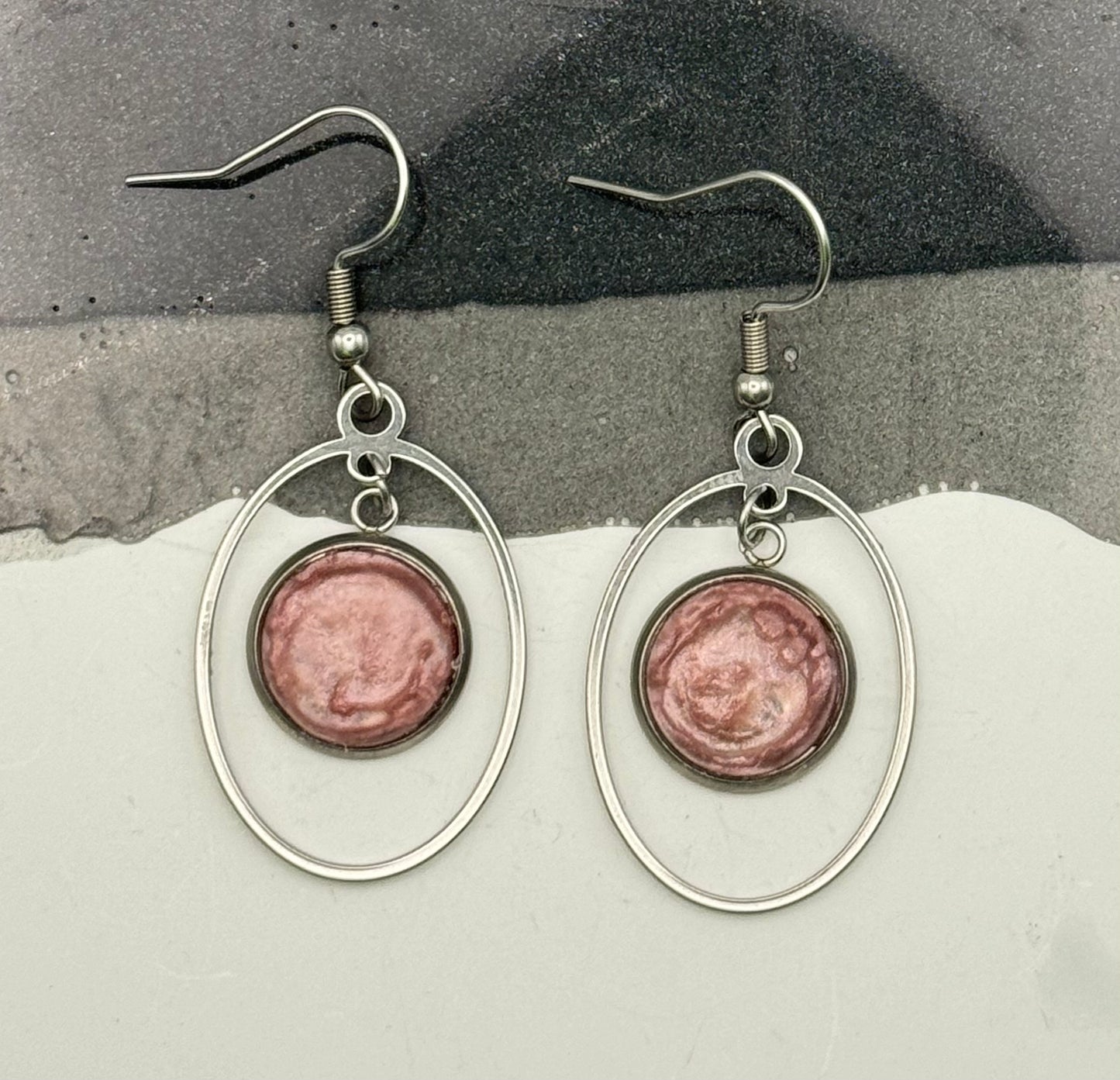 Oval dangle earrings with pink center