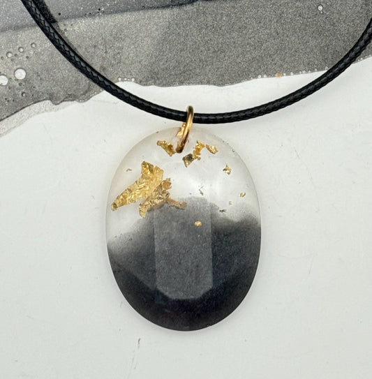 Oval cut black and gold elegance pendant