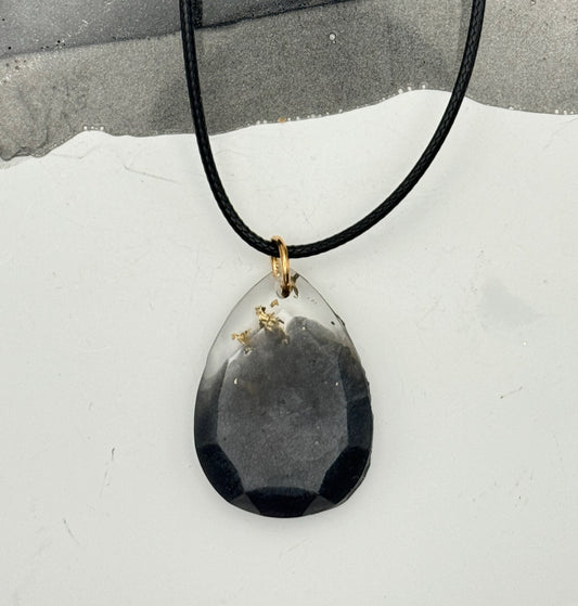 Teardrop-cut black and gold elegance pendant
